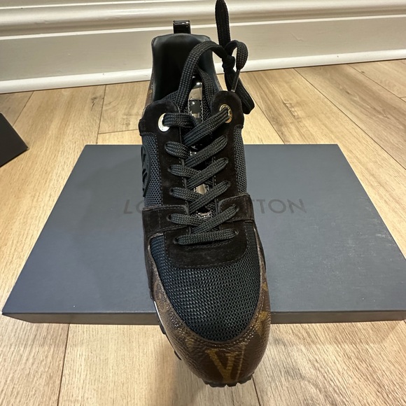 authentic Louis Vuitton sneaker - Picture 5 of 5